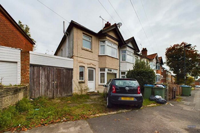 4 Bedroom Semi-Detached House To Rent In Woodside Road, Southampton, SO17