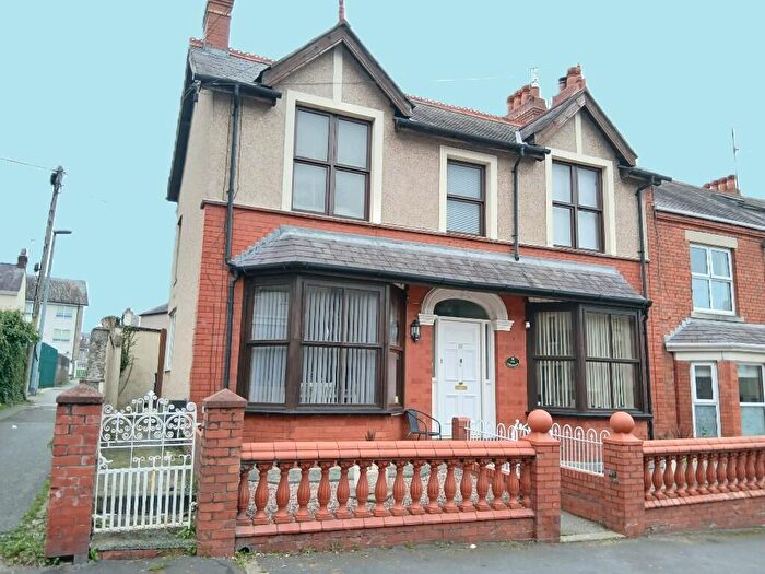 5 Bedroom End Of Terrace House For Sale In Bangor, Gwynedd, LL57