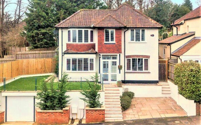 3 Bedroom Semi-Detached House To Rent In The Vale, Coulsdon, CR5