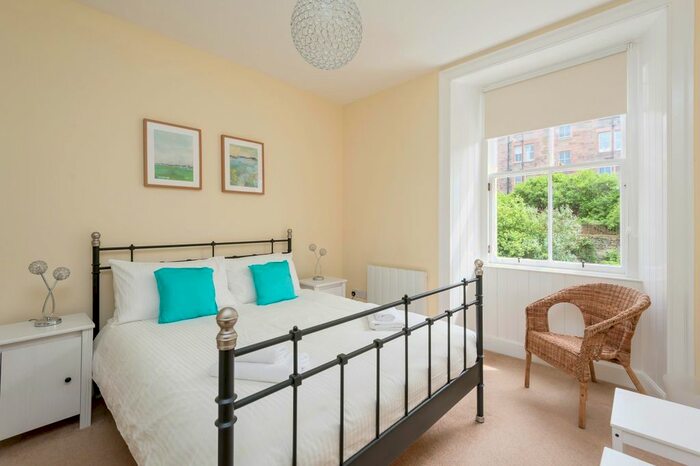 1 Bedroom Flat To Rent In Watson Crescent, Edinburgh, EH11