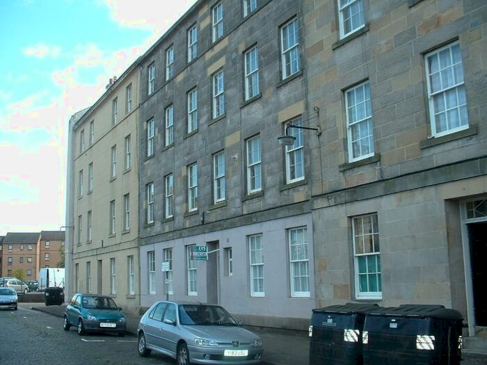 2 Bedroom Flat To Rent In Parkside Street, South Side, Edinburgh, EH8