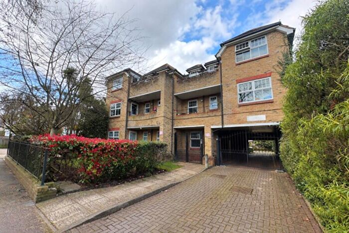 2 Bedroom Flat To Rent In Woking, Surrey, GU21
