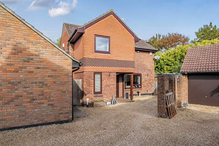 5 Bedroom Detached House For Sale In Little Fallow, Lychpit, RG24