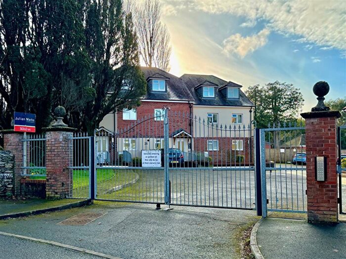 2 Bedroom Flat For Sale In Plymstock, Plymouth, PL9