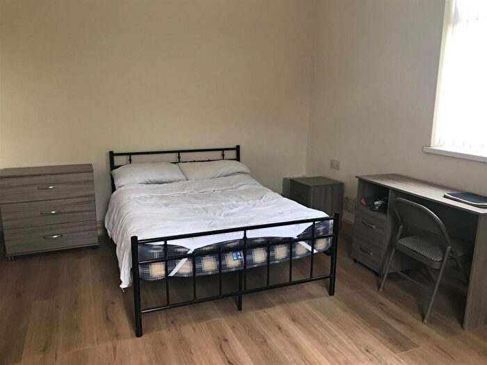 4 Bedroom End Of Terrace House To Rent In Dale Road, Selly Oak, Birmingham, B29