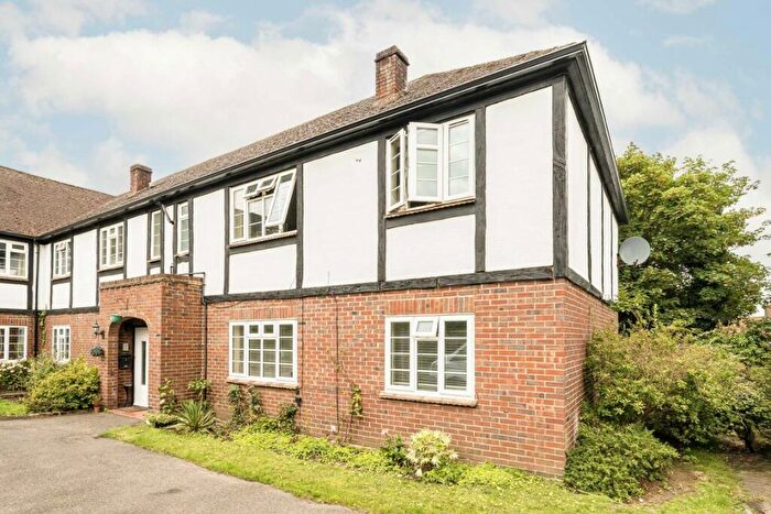 2 Bedroom Flat To Rent In Arlington Lodge, Weybridge, KT13