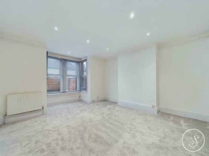 1 Bedroom Flat To Rent In Cross Green Lane, Halton, Leeds, LS15