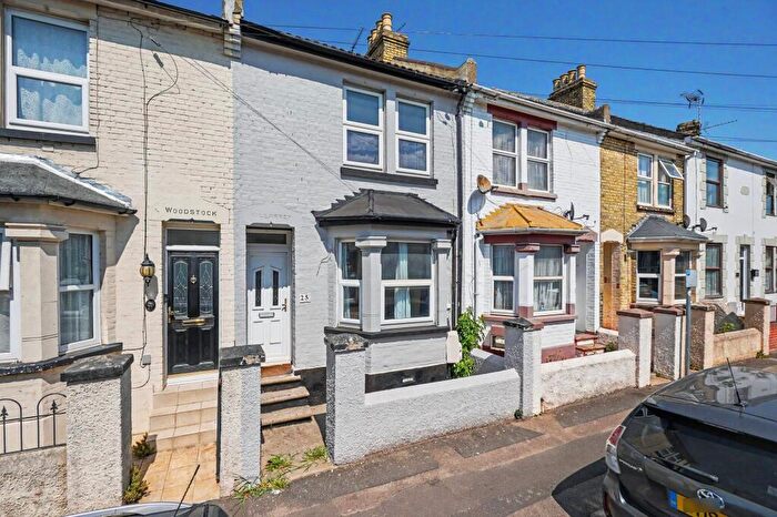 3 Bedroom Terraced House For Sale In Byron Road, Gillingham, ME7