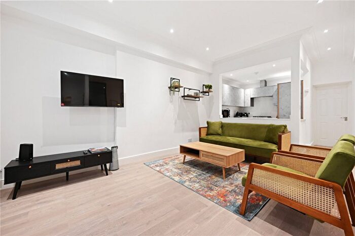 2 Bedroom Flat To Rent In De Vere Gardens, Kensington, London, W8