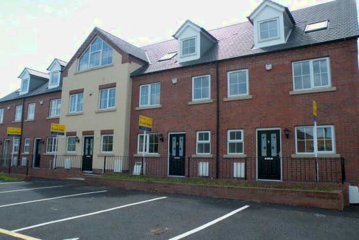 3 Bedroom Town House To Rent In Tamworth Road, Nottingham, NG10
