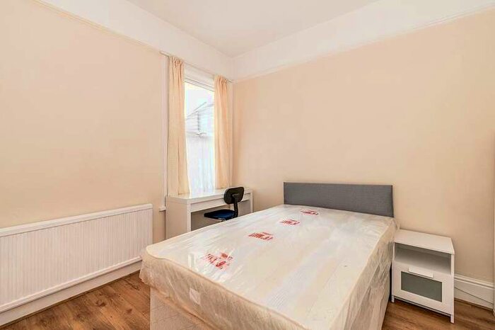 5 Bedroom Terraced House To Rent In Fawcett Road, Southsea, PO4