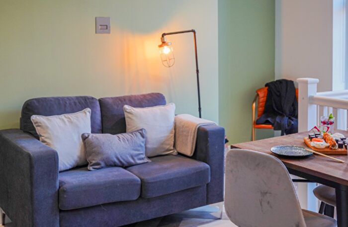 1 Bedroom Flat To Rent In Apartment, Duke Street, Manchester, Greater Manchester, M3