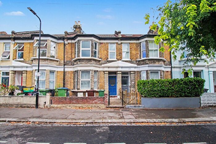 1 Bedroom Flat For Sale In Leybourne Road, London, E11