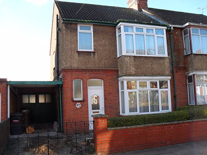 3 Bedroom Semi-Detached House To Rent In Argyll Avenue, Luton, Bedfordshire, LU3