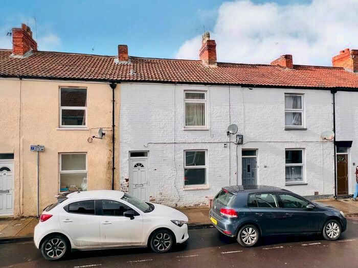 2 Bedroom Flat To Rent In Eastbourne Road, Taunton TA1