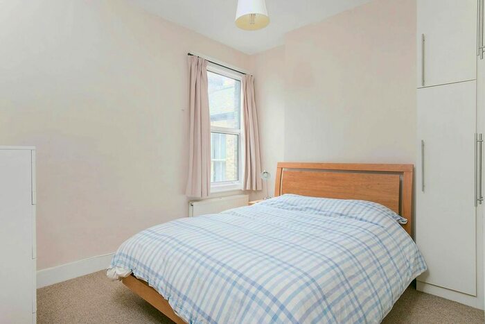 3 Bedroom Flat To Rent In Klea Avenue, Abbeville Village, London, SW4