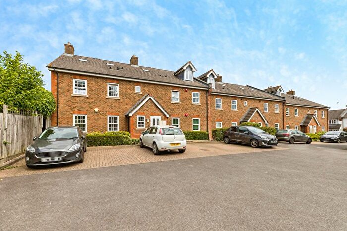 2 Bedroom Flat For Sale In Brighton Road, Horsham, RH13