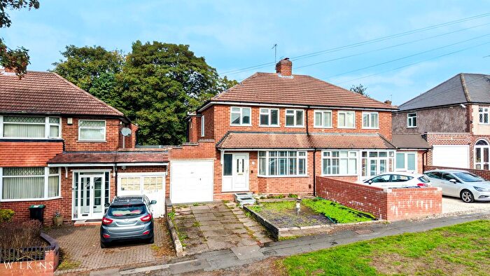 3 Bedroom Semi Detached House For Sale In Jerrys Lane, Birmingham, West Midlands, B23