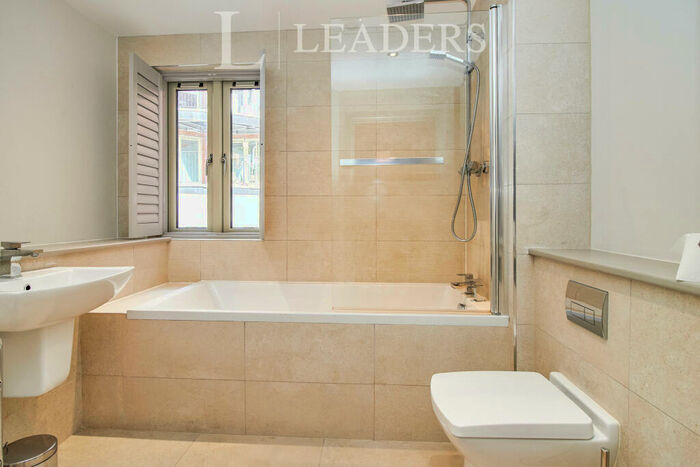 3 Bedroom Flat To Rent In Park Edge, The Park, NG7
