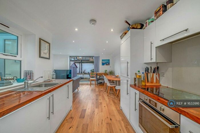 2 Bedroom Flat To Rent In Elephant & Castle, London, SE11