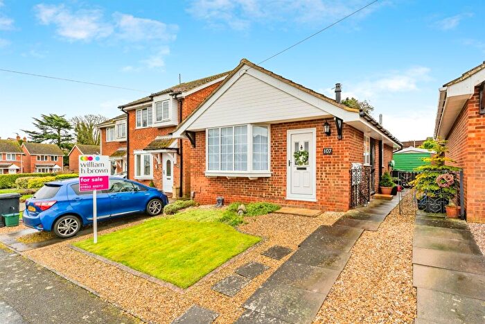 2 Bedroom Detached Bungalow For Sale In Keats Way, Rushden, NN10