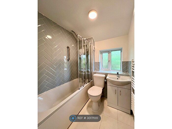 1 Bedroom Flat To Rent In Greenacres, Barnet, EN4