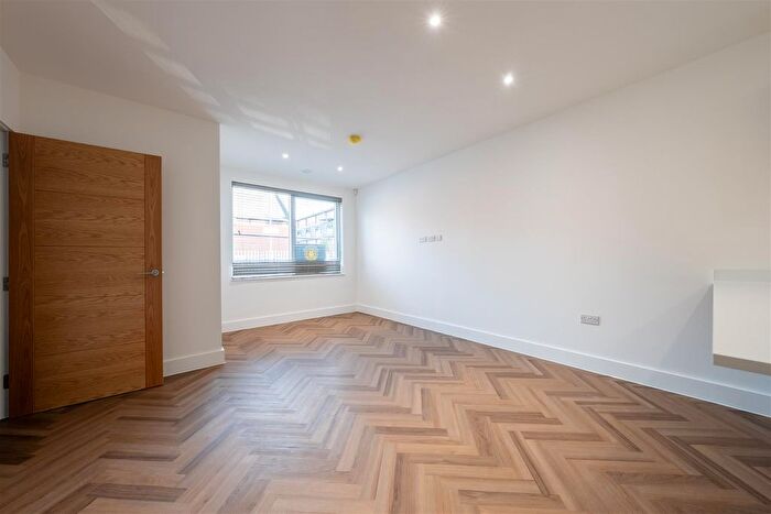 3 Bedroom Town House For Sale In Ardwick Green, Manchester, M12