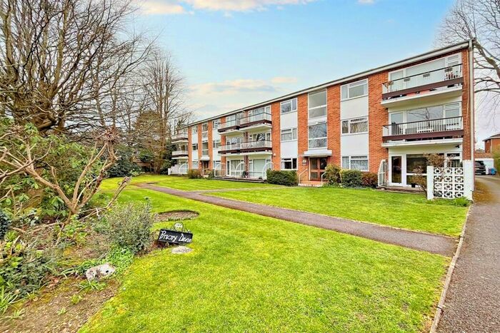 2 Bedroom Flat To Rent In Dean Park, BH1