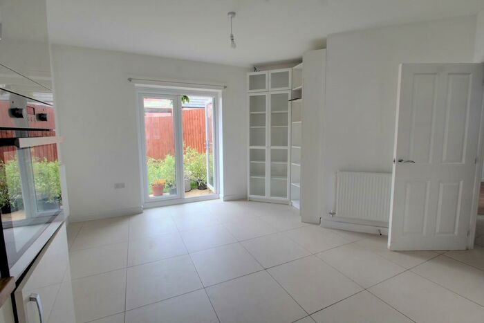 3 Bedroom Semi-Detached House To Rent In Abbott Way, Whetstone, LE8