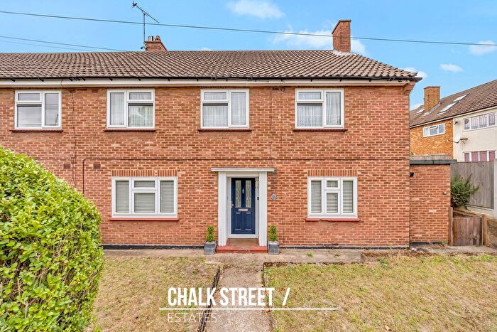 2 Bedroom Maisonette For Sale In Gatwick Way, Hornchurch, RM12