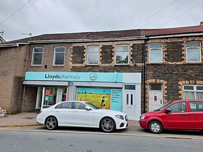 3 Bedroom Flat To Rent In Windsor Place, Ynysybwl, Pontypridd, CF37