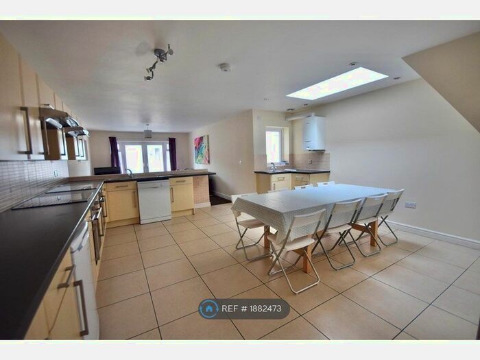 9 Bedroom Terraced House To Rent In Flora Street, Cardiff, CF24