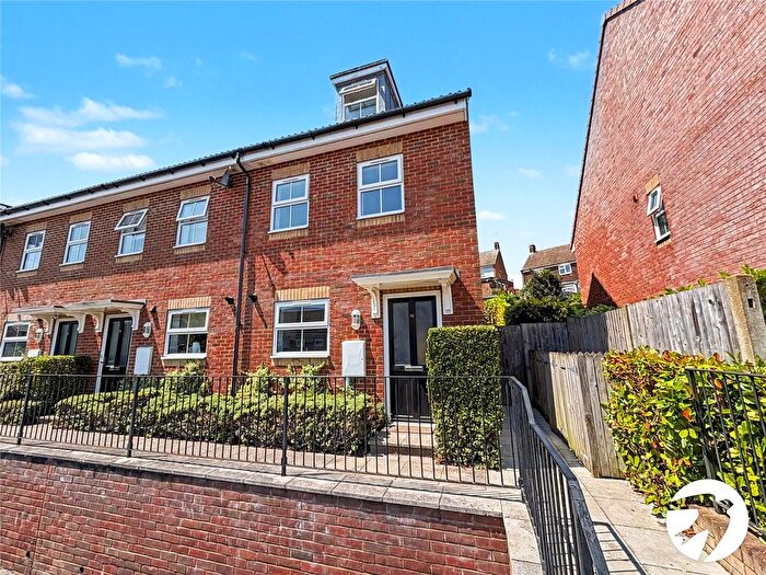 3 Bedroom Terraced House To Rent In Shanklin Close, Chatham, Kent, ME5