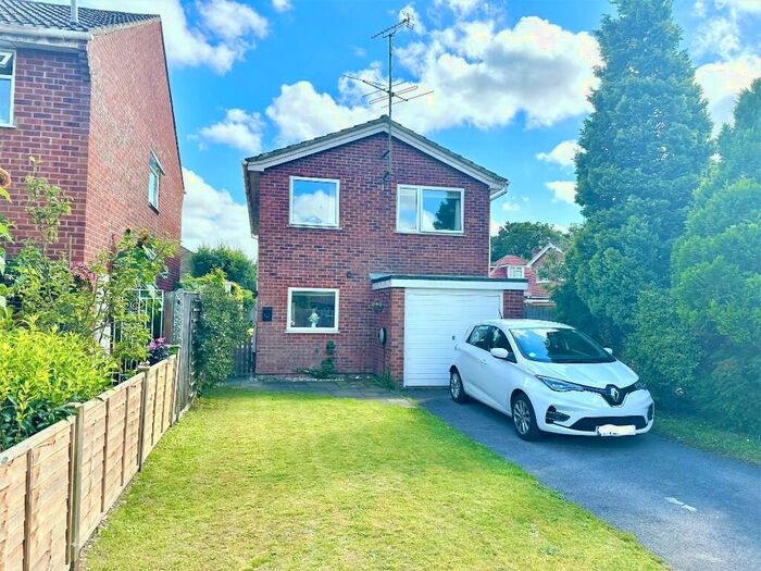 4 Bedroom Detached House To Rent In Fernlea, Bordon, Hampshire, GU35