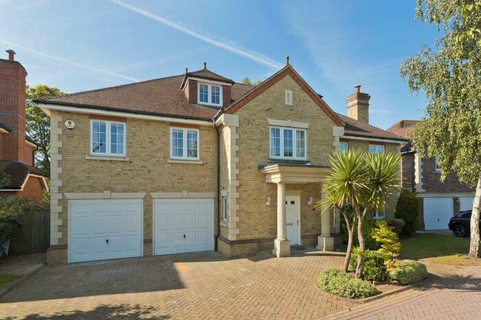 6 Bedroom Detached House To Rent In Boundary Park, Weybridge, KT13