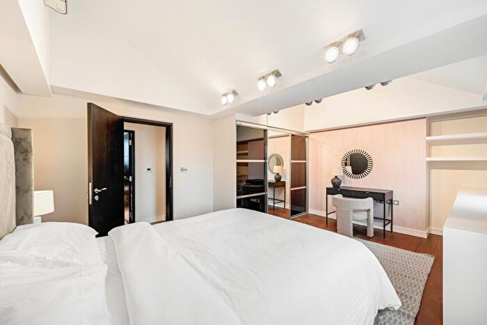 2 Bedroom Apartment To Rent In Baker Street, Marylebone, NW1