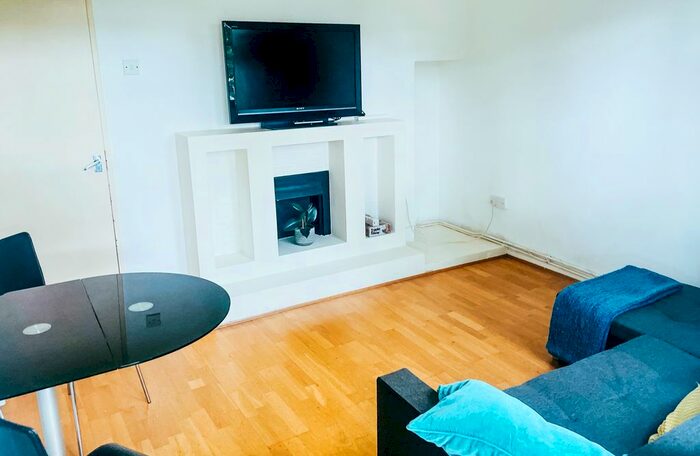 1 Bedroom Flat To Rent In Smithwood Close, London, SW19