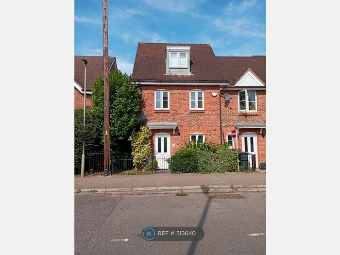 3 Bedroom End Of Terrace House To Rent In Brook Terrace, Redhill, RH1