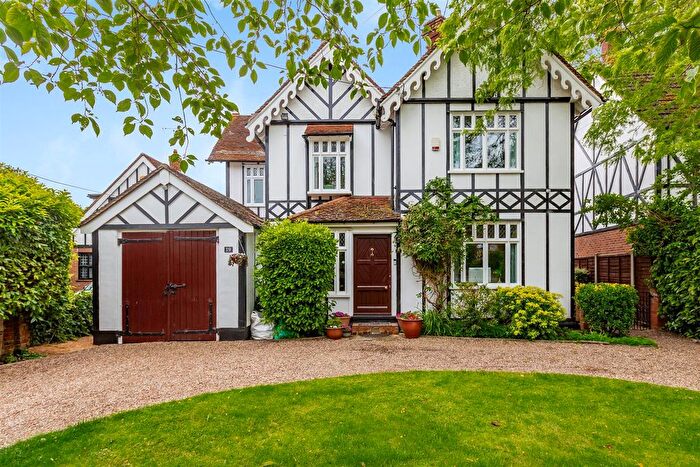4 Bedroom Detached House For Sale In Billericay Road, Herongate, Brentwood, CM13