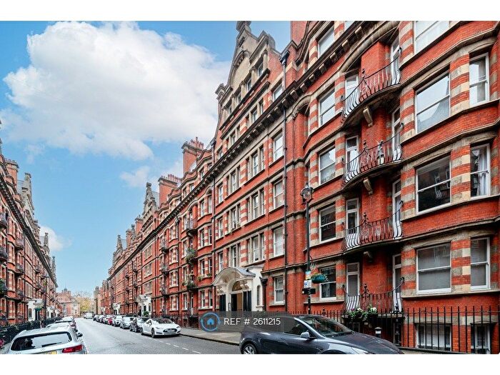 3 Bedroom Flat To Rent In Clarence Gate Gardens, London, NW1