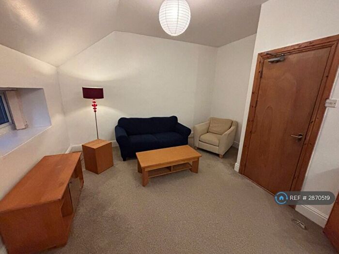 1 Bedroom Flat To Rent In Sketty Road, Swansea, SA2