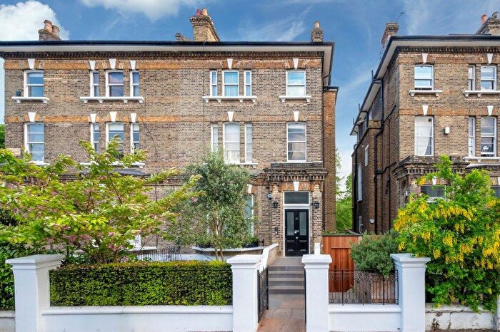 4 Bedroom Flat For Sale In King Henrys Road, Primrose Hill, London, NW3