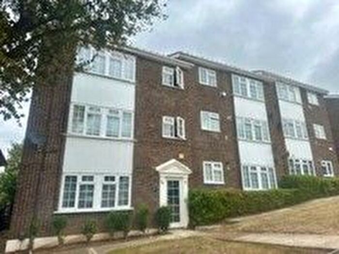 2 Bedroom Flat To Rent In Station Road, Benfleet, Essex, SS7