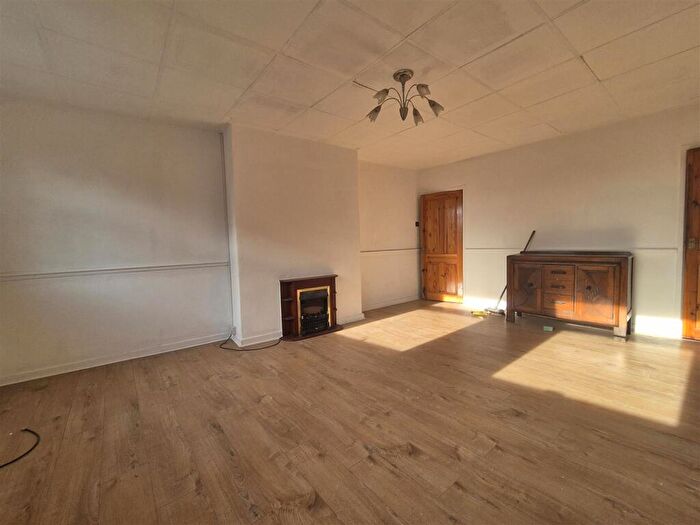 3 Bedroom Apartment To Rent In Ashton-Under-Lyne, OL7