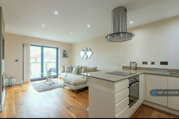 2 Bedroom Flat To Rent In Norcliff Court, Welling, DA16