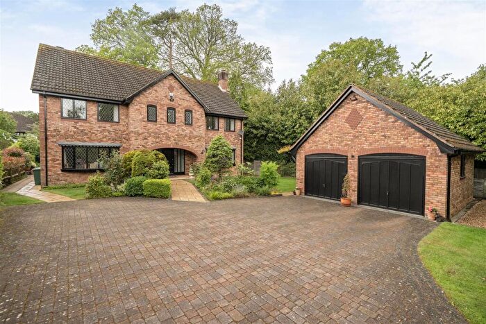 5 Bedroom Detached House For Sale In Hemlock Close, Kingswood, KT20