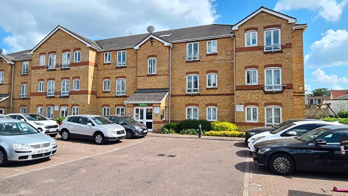 2 Bedroom Flat For Sale In Dominion Close, Hounslow, TW3