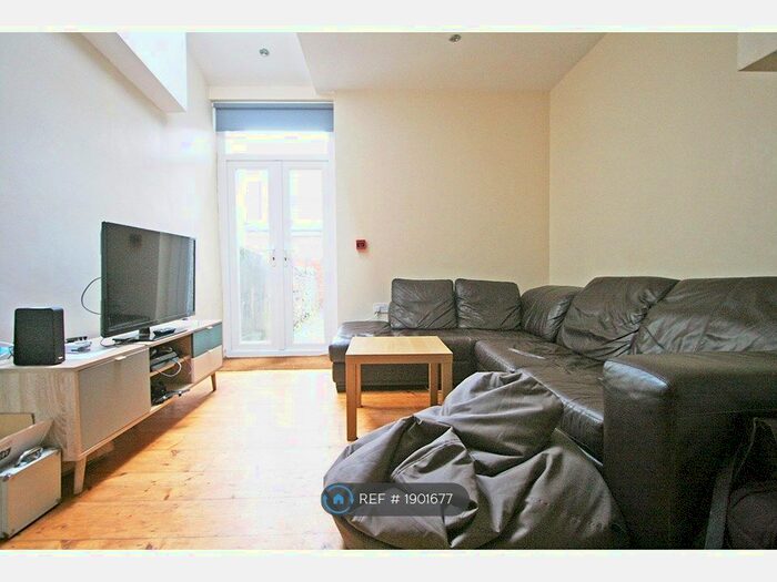 6 Bedroom Terraced House To Rent In Harriet Street, Cardiff, CF24
