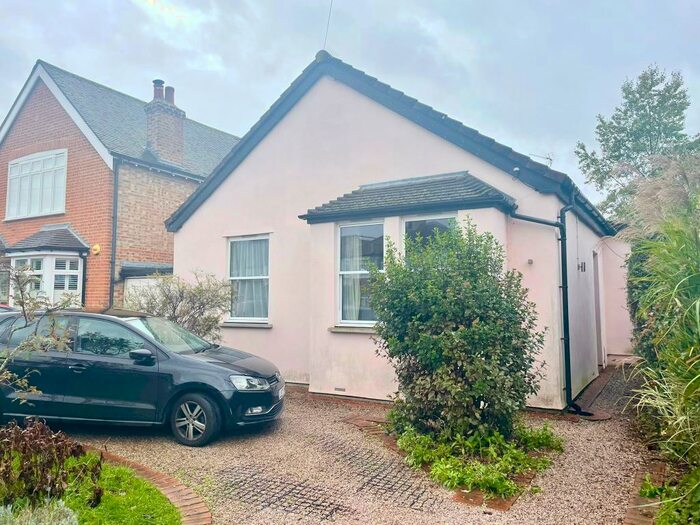 4 Bedroom Detached House To Rent In Wandle Road, Merton, SM4