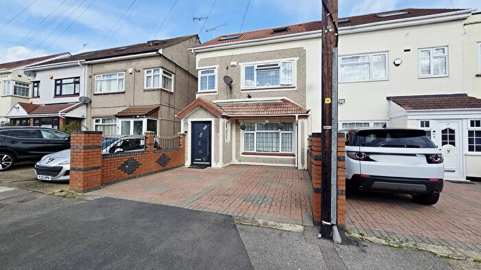 5 Bedroom Semi Detached House For Sale In Gledwood Gardens, Hayes, Middlesex, UB4